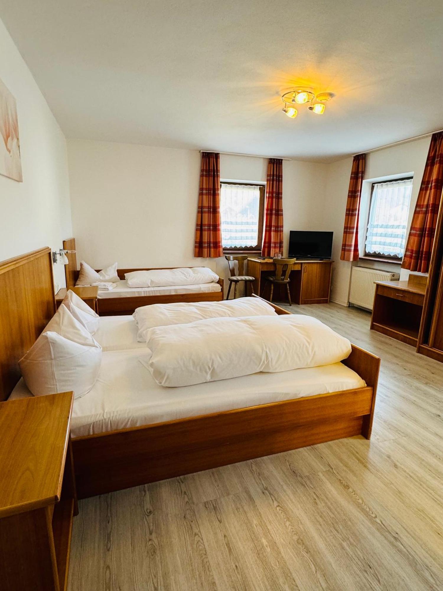 דגנדורף Landgasthof Hotel Zwickl מראה חיצוני תמונה